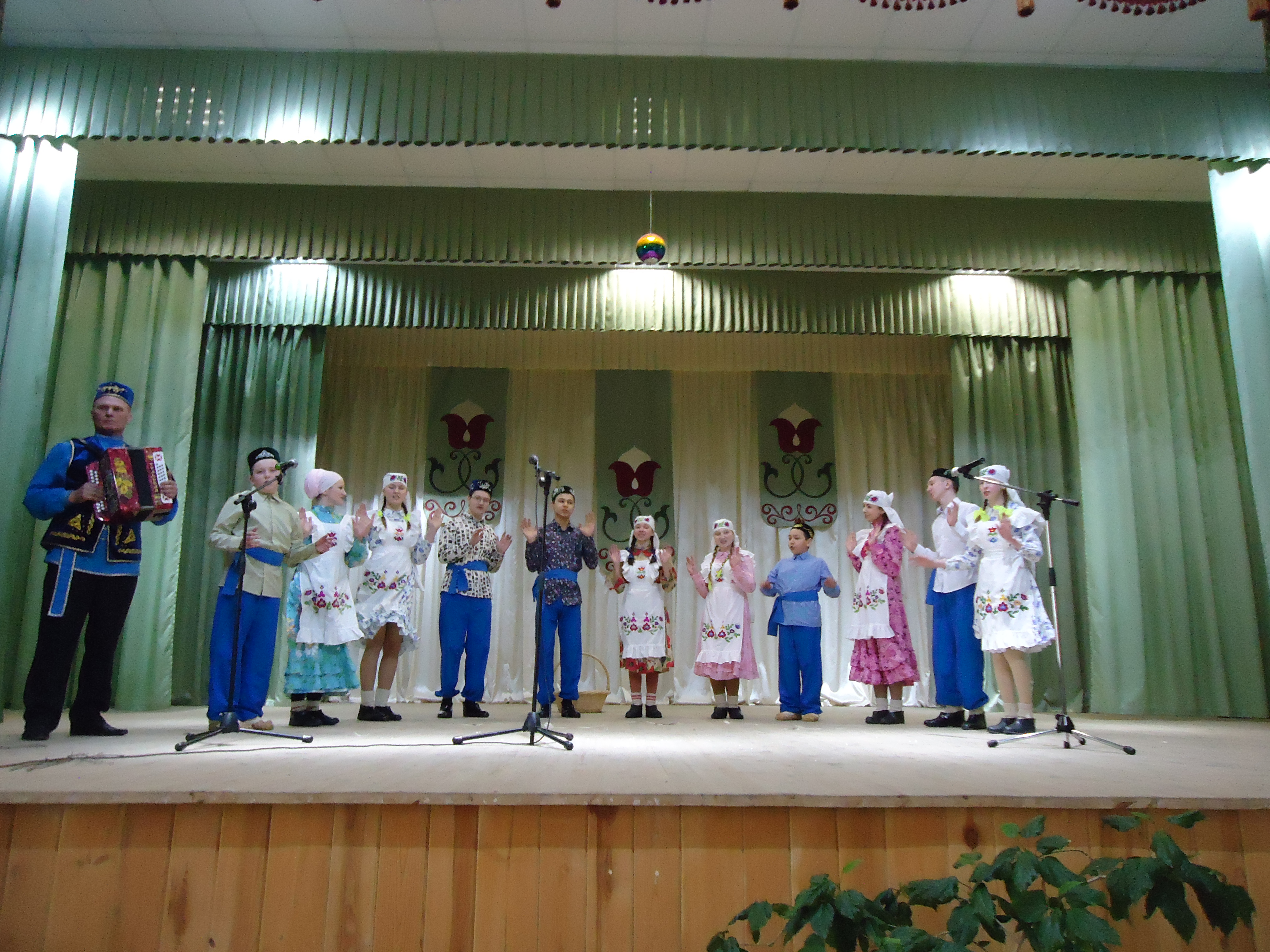 Фольклорный фестиваль звонкая капель. Звонкая капель. Фольклорный фестиваль звонкая капель. Фольклорный фестиваль монлы тамчы. Звонкая капель 2014 тамбов.