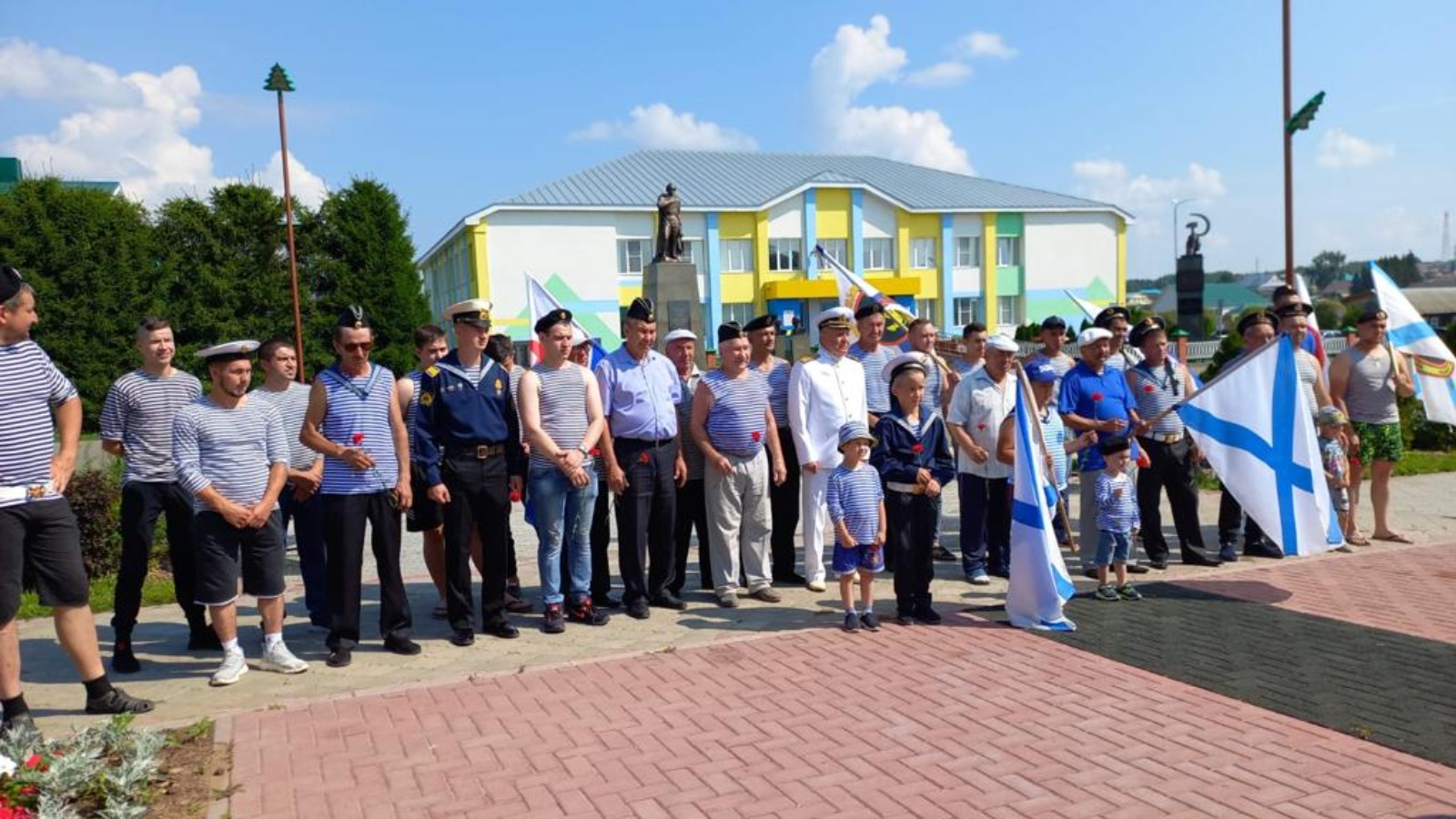 комплекс стендовой стрельбы богатые сабы. хор в богатых сабах. человек настраивает сабвуфер. раис минниханов сабинский район. праздник сабантуй.